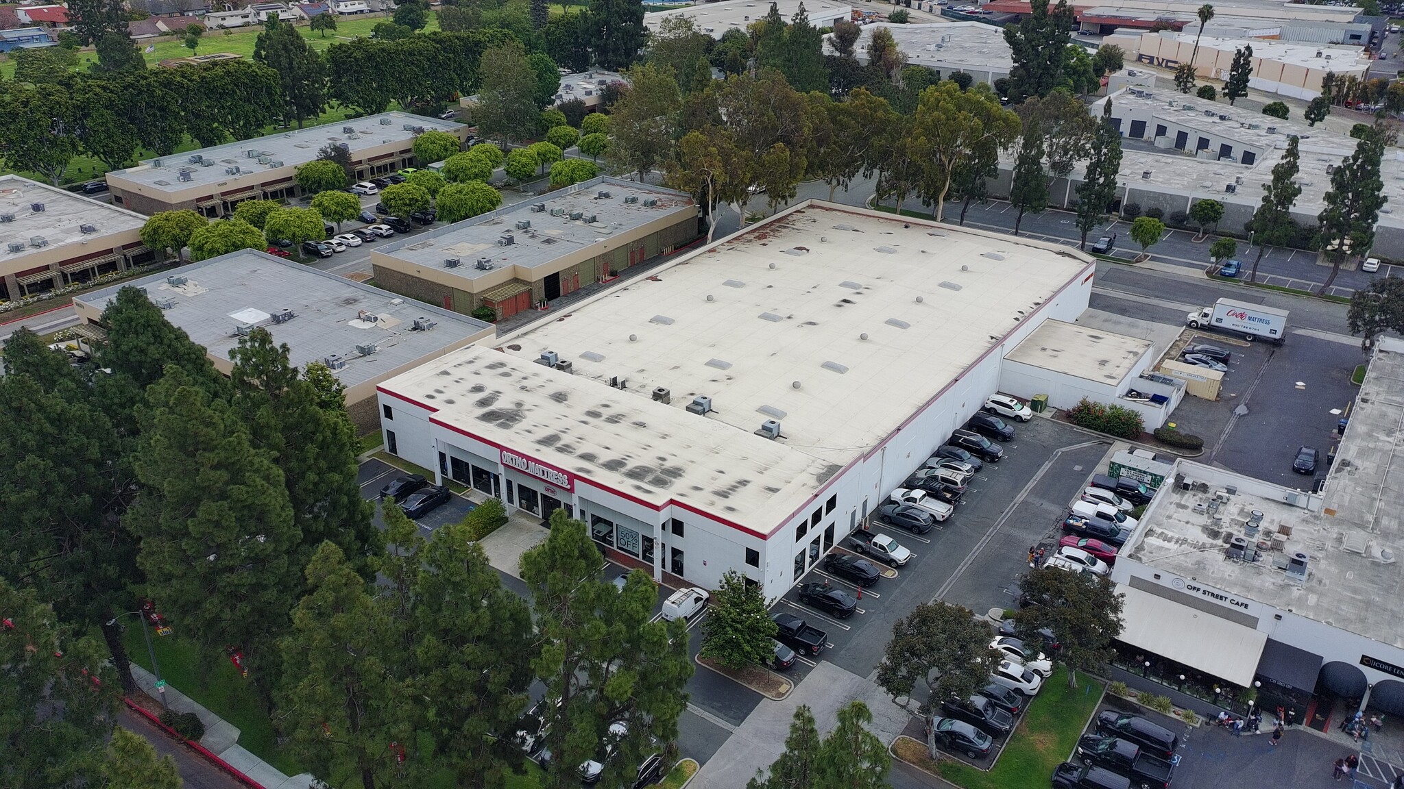 11030 Artesia Blvd, Cerritos, CA à louer Photo intérieure– Image 1 sur 8