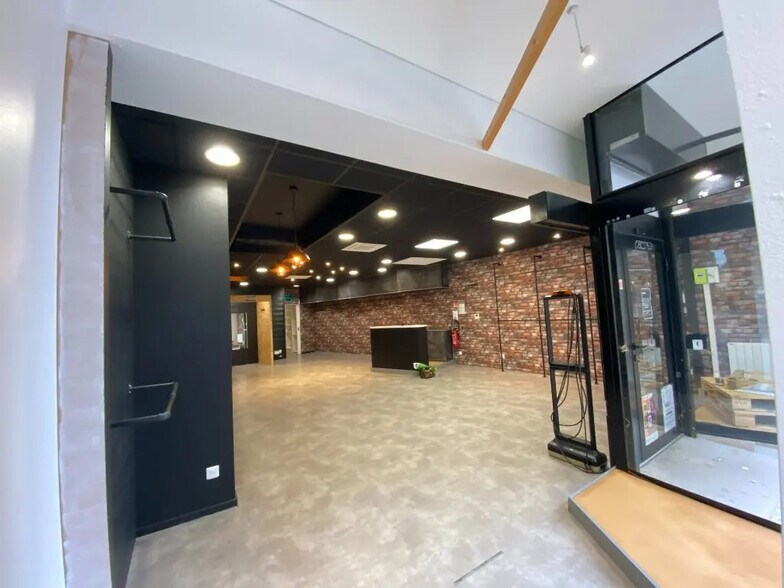 Local commercial dans Chalon-sur-Saône à louer - Photo de l’immeuble – Image 1 sur 6