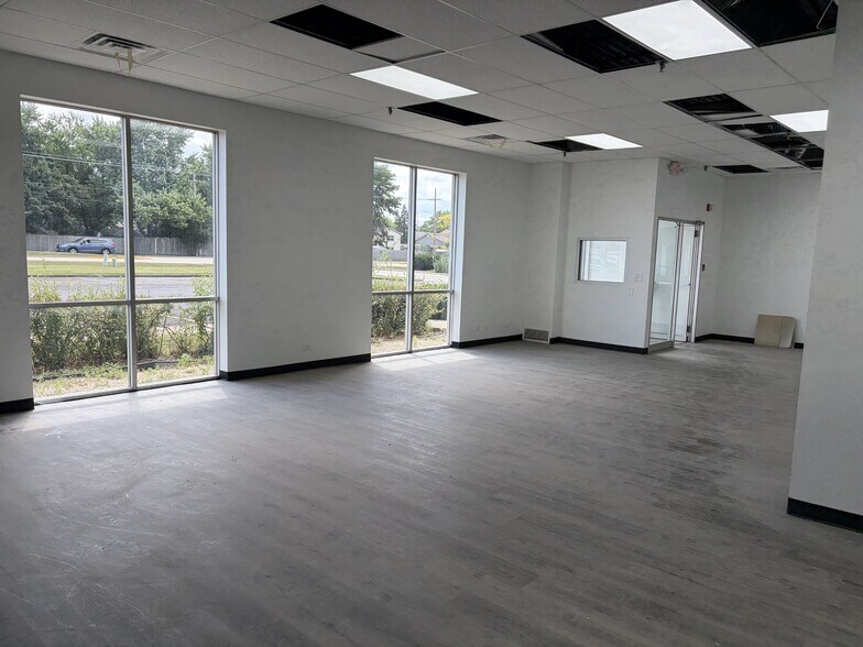 330 E Route 22, Lake Zurich, IL à louer - Photo de l’immeuble – Image 3 sur 11