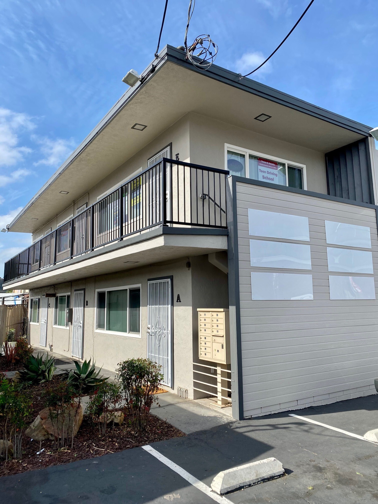 4455 Twain Ave, San Diego, CA à louer Photo principale– Image 1 sur 4