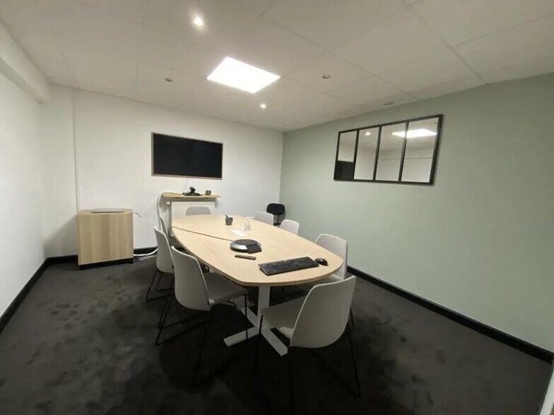 Bureau dans Rennes à louer - Photo de l’immeuble – Image 2 sur 5