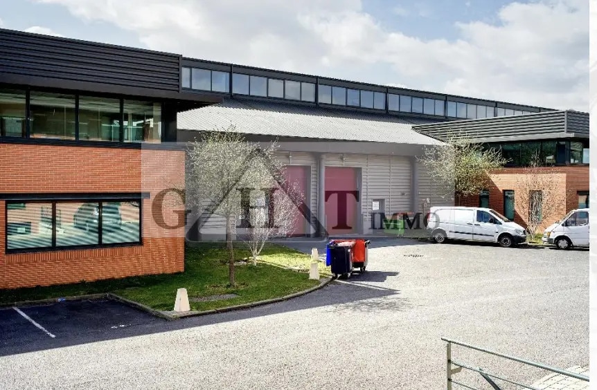 Bureau dans Saint-Denis à louer - Photo de l’immeuble – Image 1 sur 2