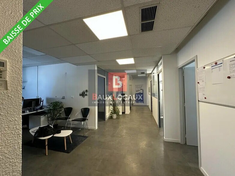 Bureau dans Le Pontet à louer - Photo de l’immeuble – Image 1 sur 8