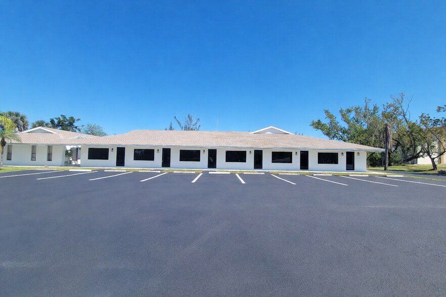 16956 McGregor Blvd, Fort Myers, FL à vendre - Photo principale – Image 1 sur 5