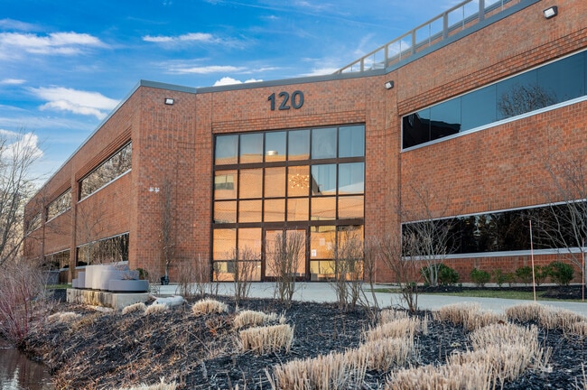 Plus de détails pour 120 Turnpike Rd, Southborough, MA - Bureau à louer