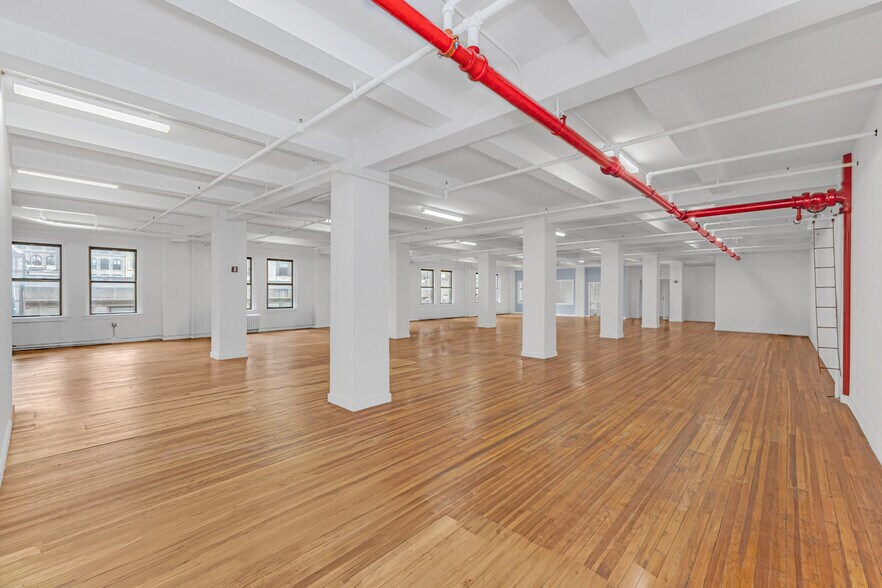 20-28 W 33rd St, New York, NY à louer - Photo de l’immeuble – Image 3 sur 5