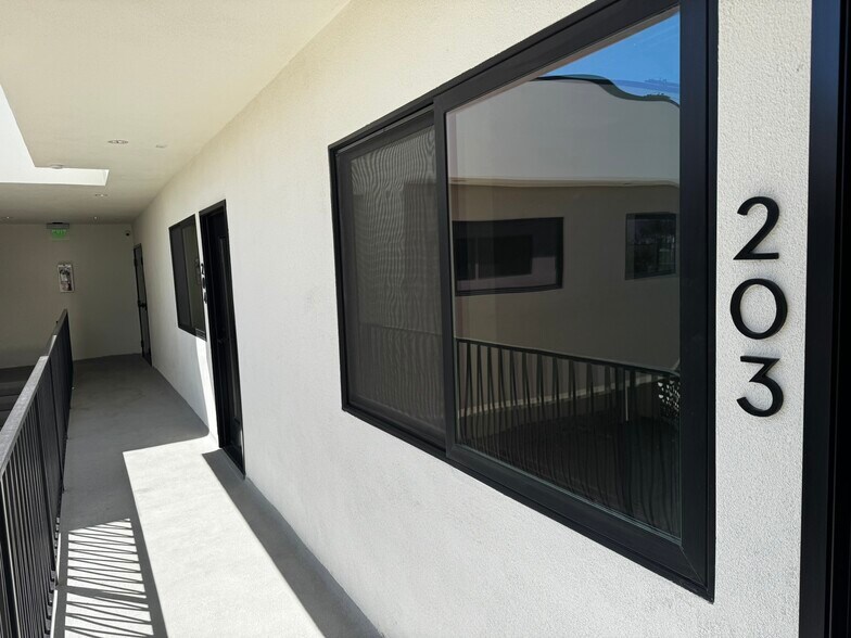 13750 Ventura Blvd, Sherman Oaks, CA à louer - Photo intérieure – Image 2 sur 7
