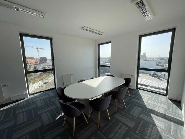 13 Rue Marie Curie, Saint-Sébastien-sur-Loire à louer - Photo de l’immeuble – Image 2 sur 6