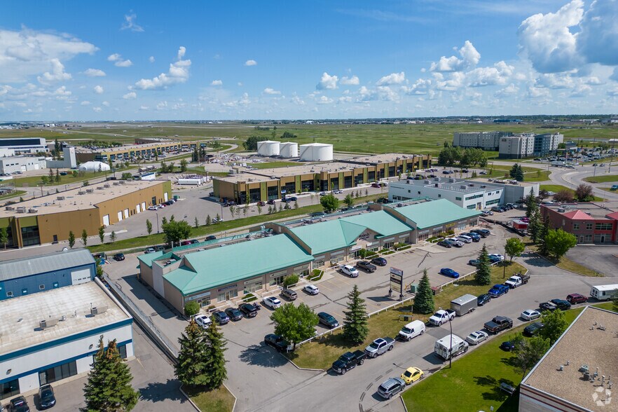 2340 Pegasus Way NE, Calgary, AB à louer - Aérien – Image 3 sur 3