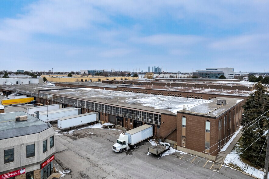 900 Alness St, Toronto, ON à louer - Photo de l’immeuble – Image 3 sur 5