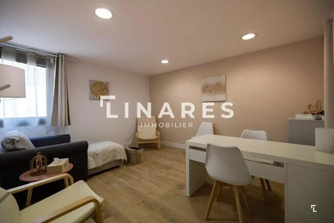 Plus de détails pour Bureau, Local commercial à louer