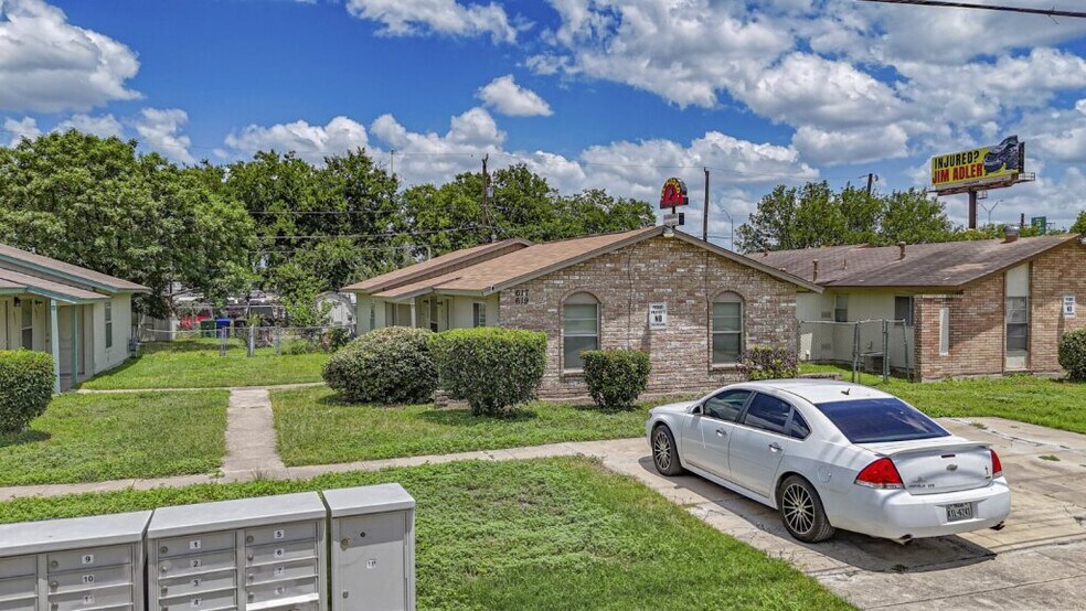 309 & 311 Tarasco St, San Antonio, TX à vendre - Photo principale – Image 1 sur 2