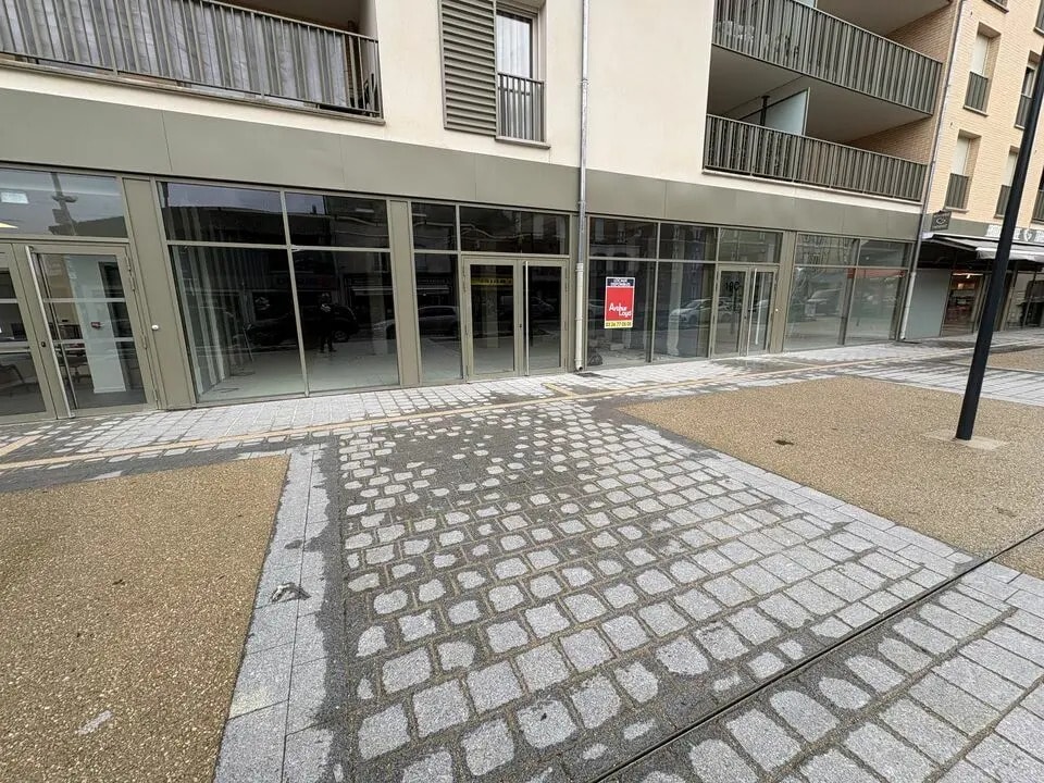 Local commercial dans Magenta à louer Photo de l’immeuble– Image 1 sur 5