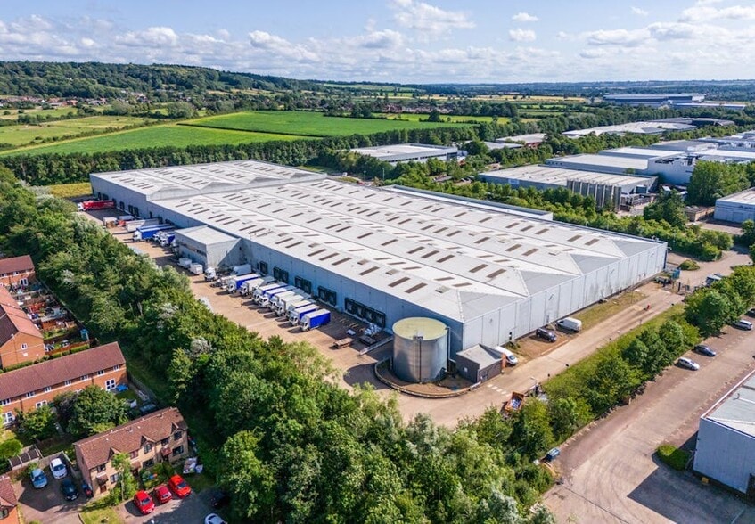 Bradbourne Dr, Milton Keynes à louer - Photo principale – Image 1 sur 14