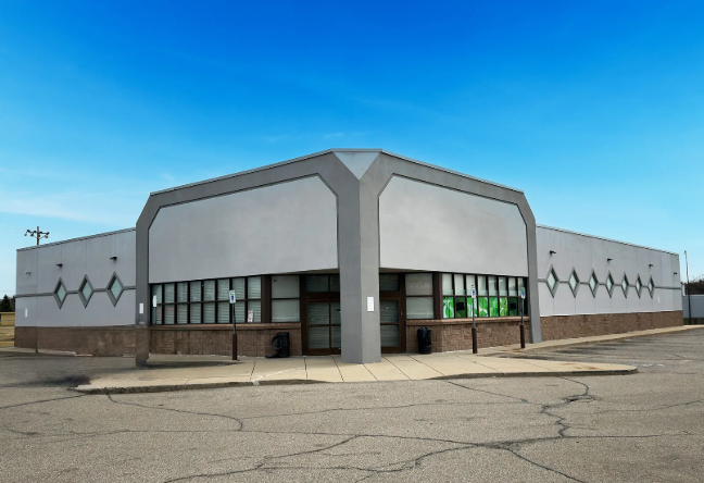 5014 Clio Rd, Flint, MI à louer - Photo de l’immeuble – Image 1 sur 10