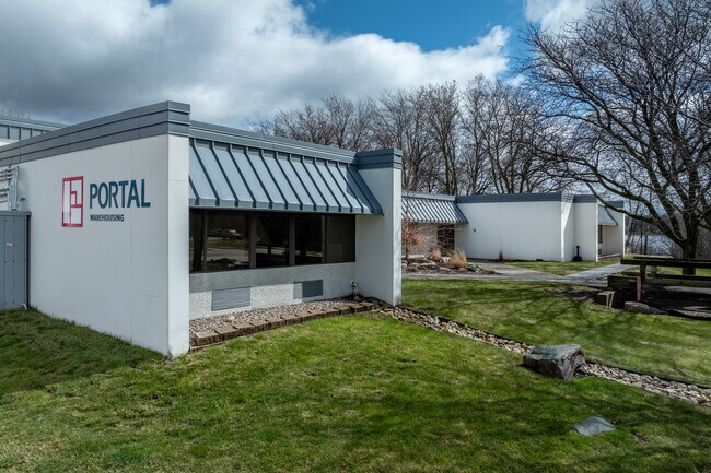 Plus de détails pour 4440 W Round Lake Rd, Arden Hills, MN - Bureau, Local d'activités à louer