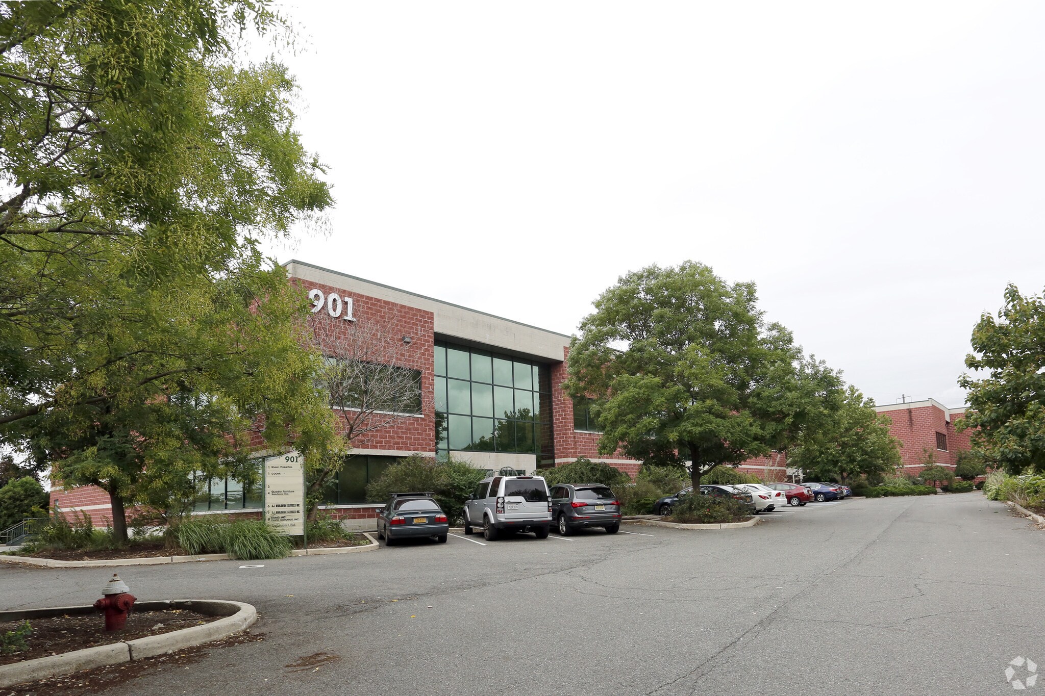 901 Penhorn Ave, Secaucus, NJ à louer Photo principale– Image 1 sur 7