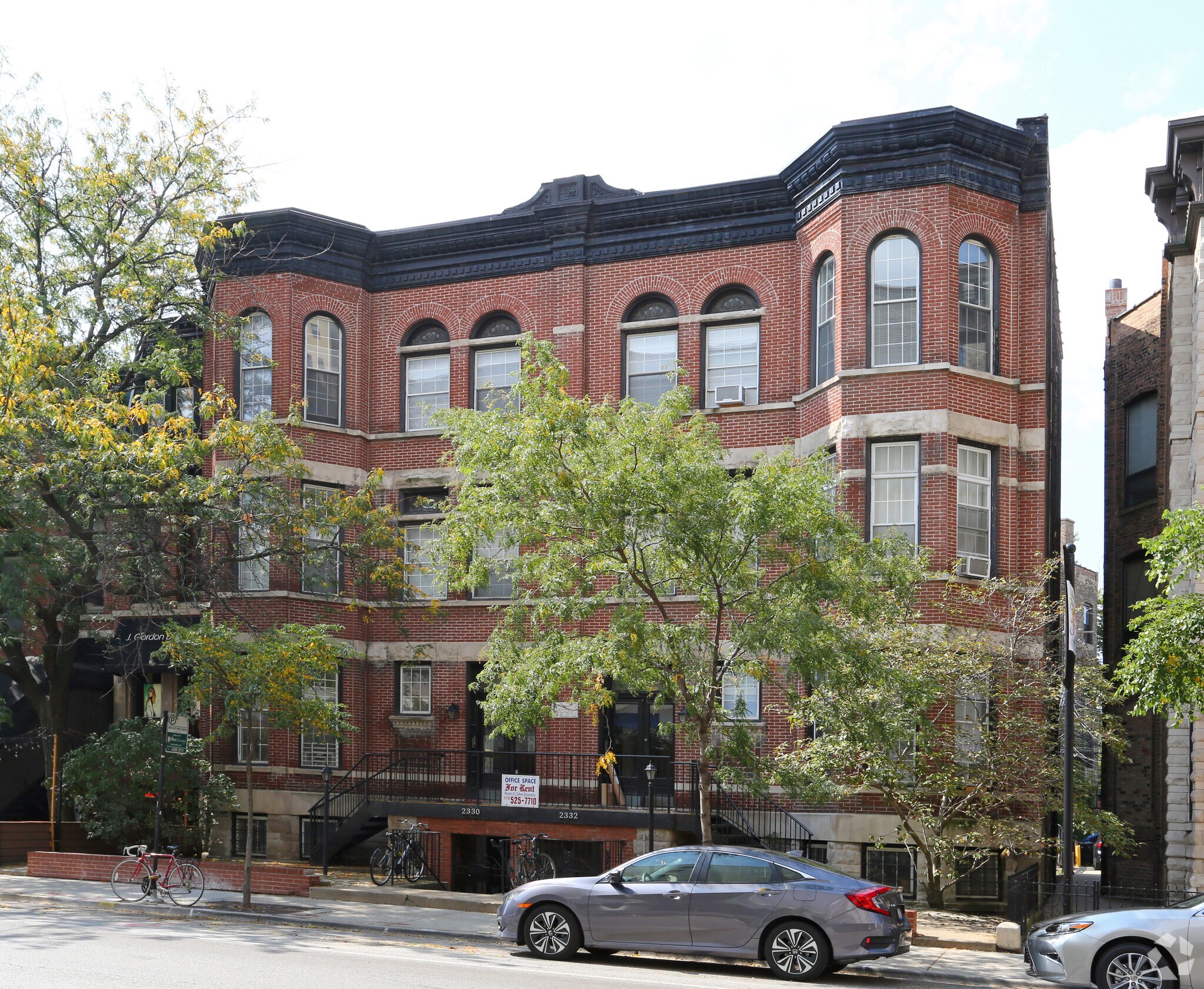 2330-2332 N Clark St, Chicago, IL à louer Photo principale– Image 1 sur 5