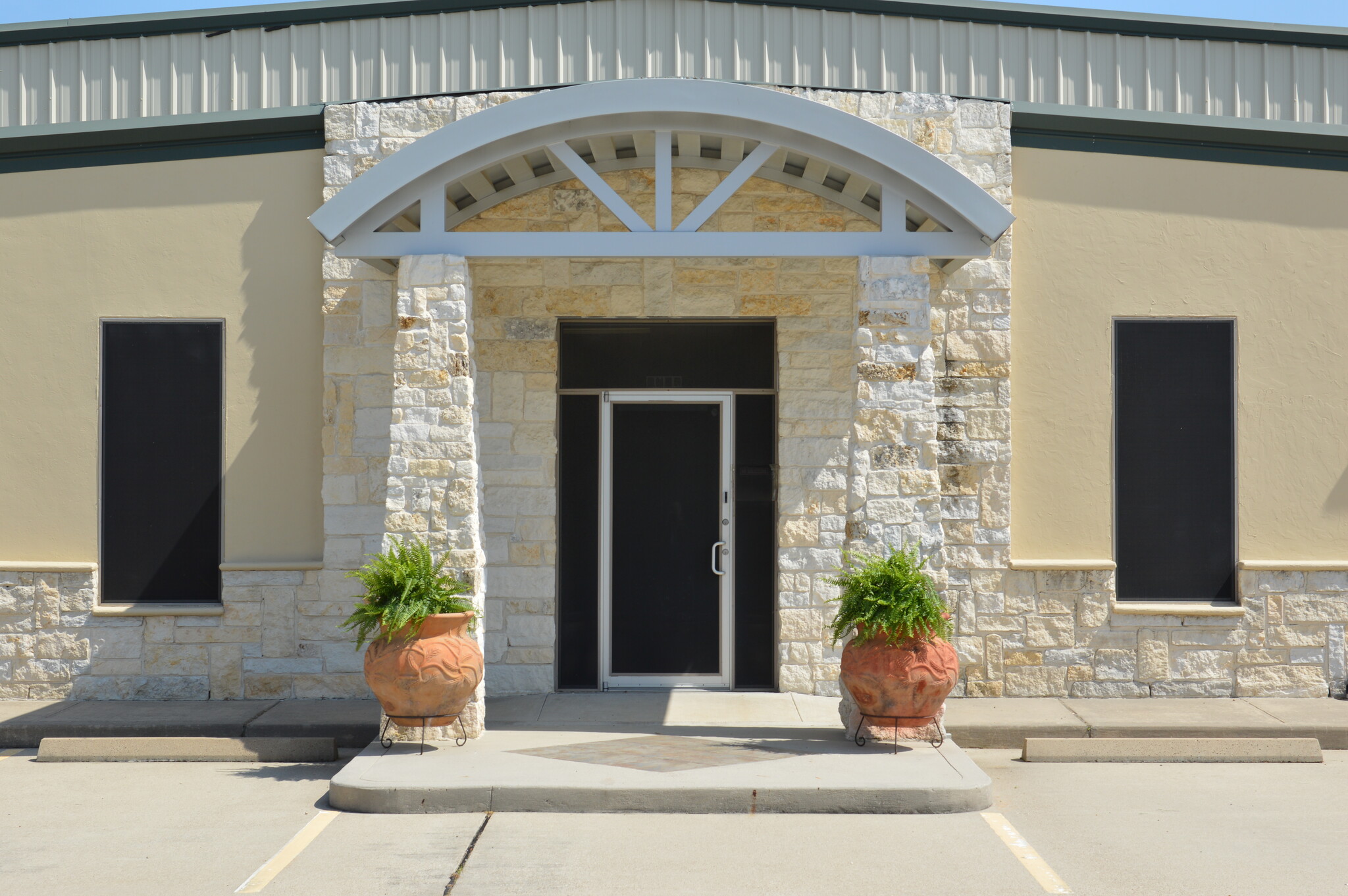 1105 N Main St, Highlands, TX à louer Photo de l’immeuble– Image 1 sur 26