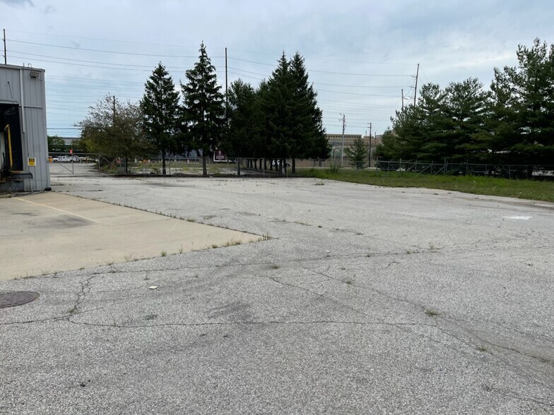 2000 Dr Martin Luther King Jr St, Indianapolis, IN à vendre - Photo de l’immeuble – Image 3 sur 15