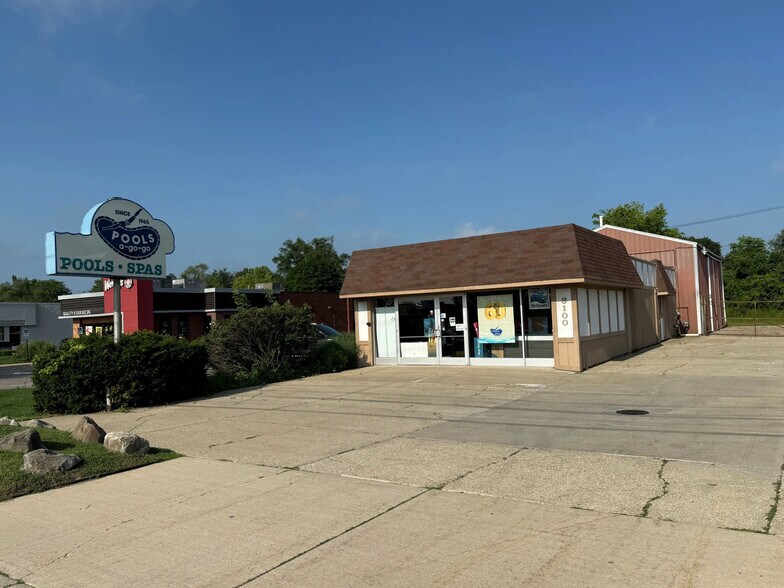 3100 S Rochester Rd, Rochester, MI à vendre - Photo de l’immeuble – Image 2 sur 9