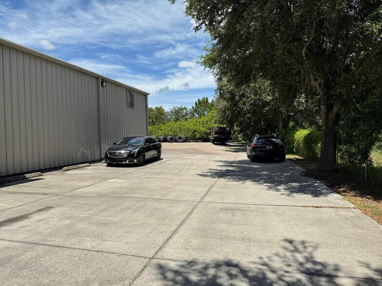 10574 General Dr, Orlando, FL à louer - Photo de l’immeuble – Image 3 sur 4
