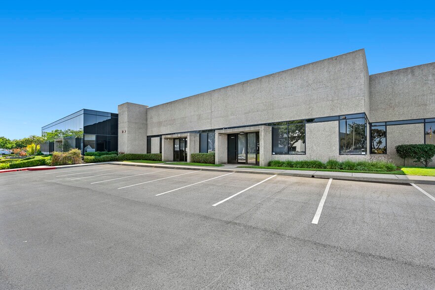 8451 Miralani Dr, San Diego, CA à louer - Photo intérieure – Image 2 sur 4