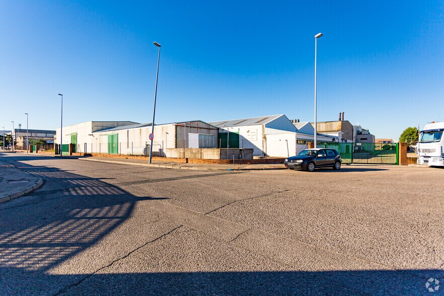 Industriel/Logistique dans Azuqueca de Henares, Guadalajara à vendre - Photo de l’immeuble – Image 2 sur 19