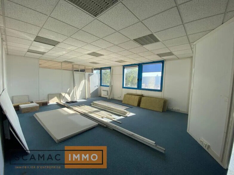 Bureau dans Ris-Orangis à louer - Photo de l’immeuble – Image 3 sur 5