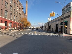 250 Morgan Ave, Brooklyn, NY à louer Photo intérieure– Image 2 sur 14