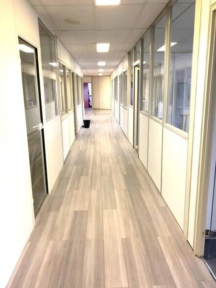 Bureau dans Poissy à louer - Photo intérieure – Image 3 sur 7