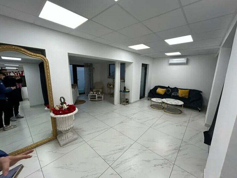 Local commercial dans Avignon à louer - Photo de l’immeuble – Image 2 sur 6