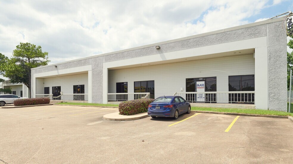 4444-4464 W 12th St, Houston, TX à louer - Photo de l’immeuble – Image 2 sur 52