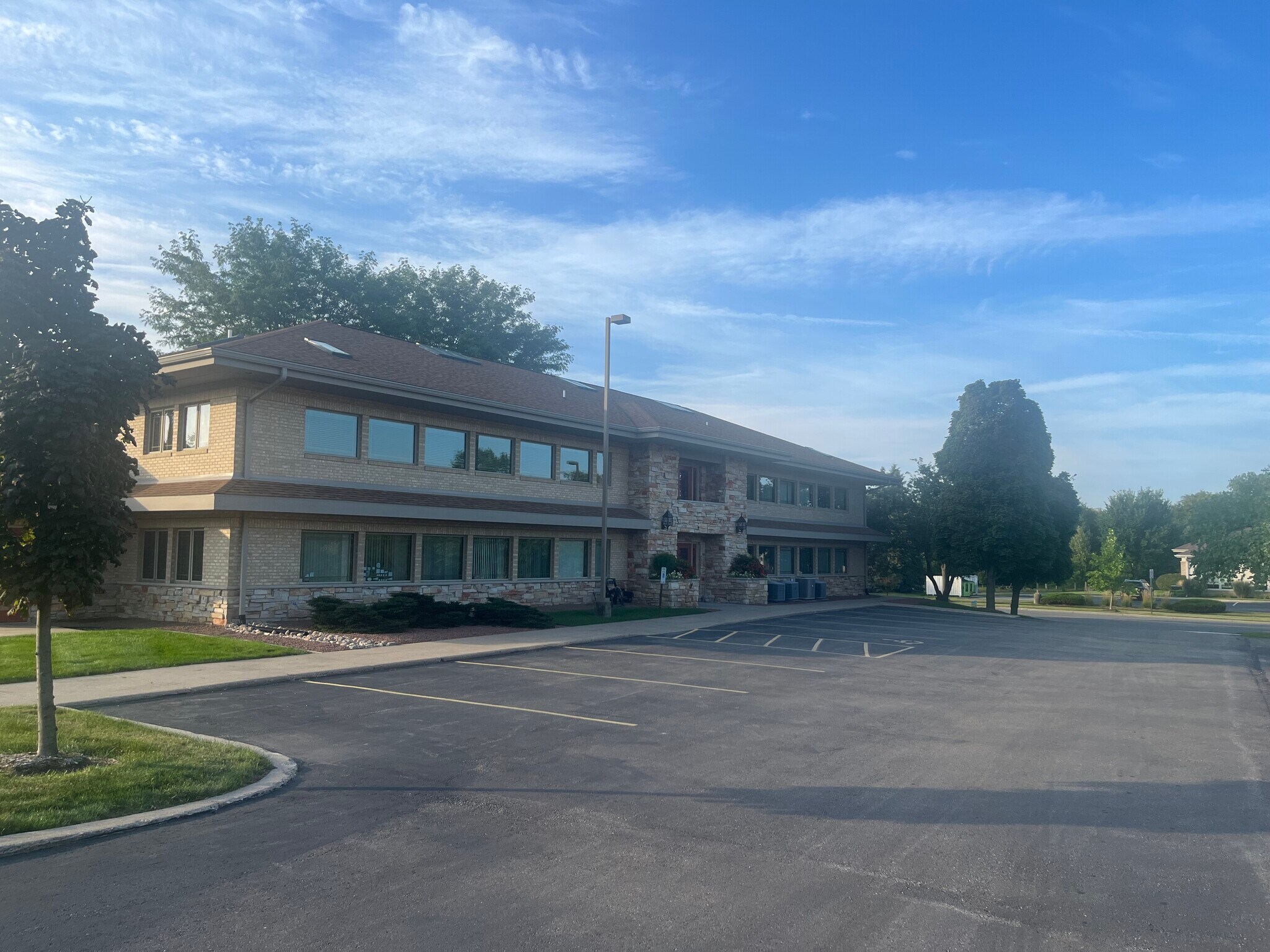 6702 Stonefield Rd, Middleton, WI à louer Photo de l’immeuble– Image 1 sur 6