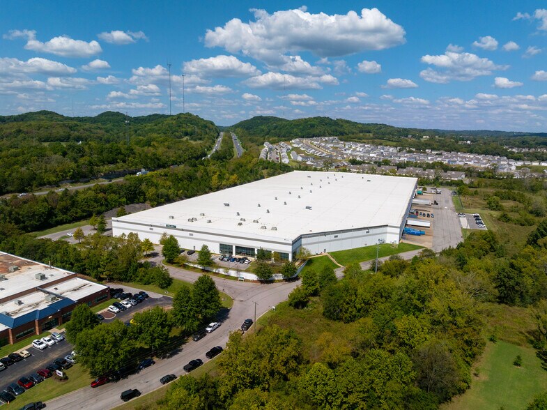 3438 Briley Park Blvd N, Nashville, TN à louer - Photo de l’immeuble – Image 2 sur 6