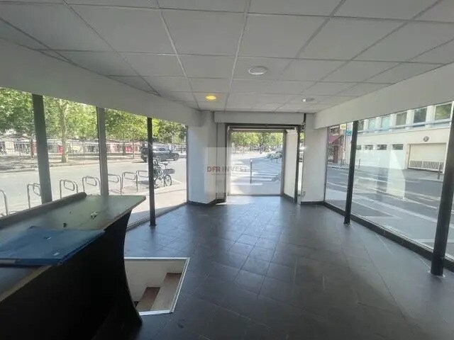 Local commercial dans Paris à louer - Photo de l’immeuble – Image 2 sur 10
