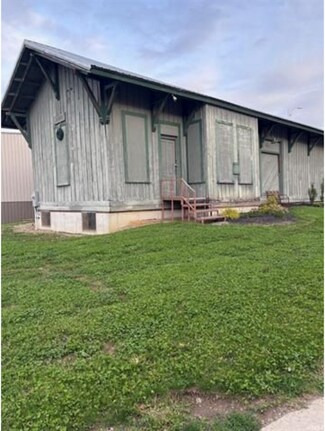 Plus de détails pour 103 Rochester St, Akron, IN - Local commercial à vendre
