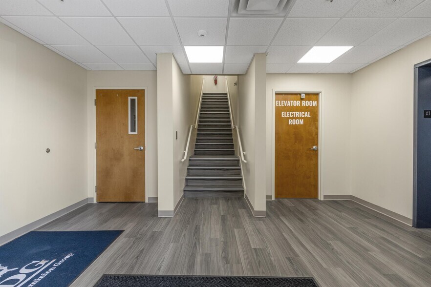 1820 Midpark Rd, Knoxville, TN à louer - Photo de l’immeuble – Image 3 sur 17