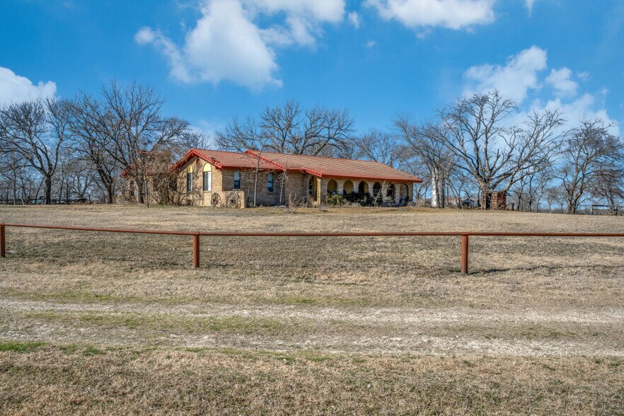 10367 Clear Creek Rd W Rd, Sanger, TX à vendre - Photo de l’immeuble – Image 3 sur 5