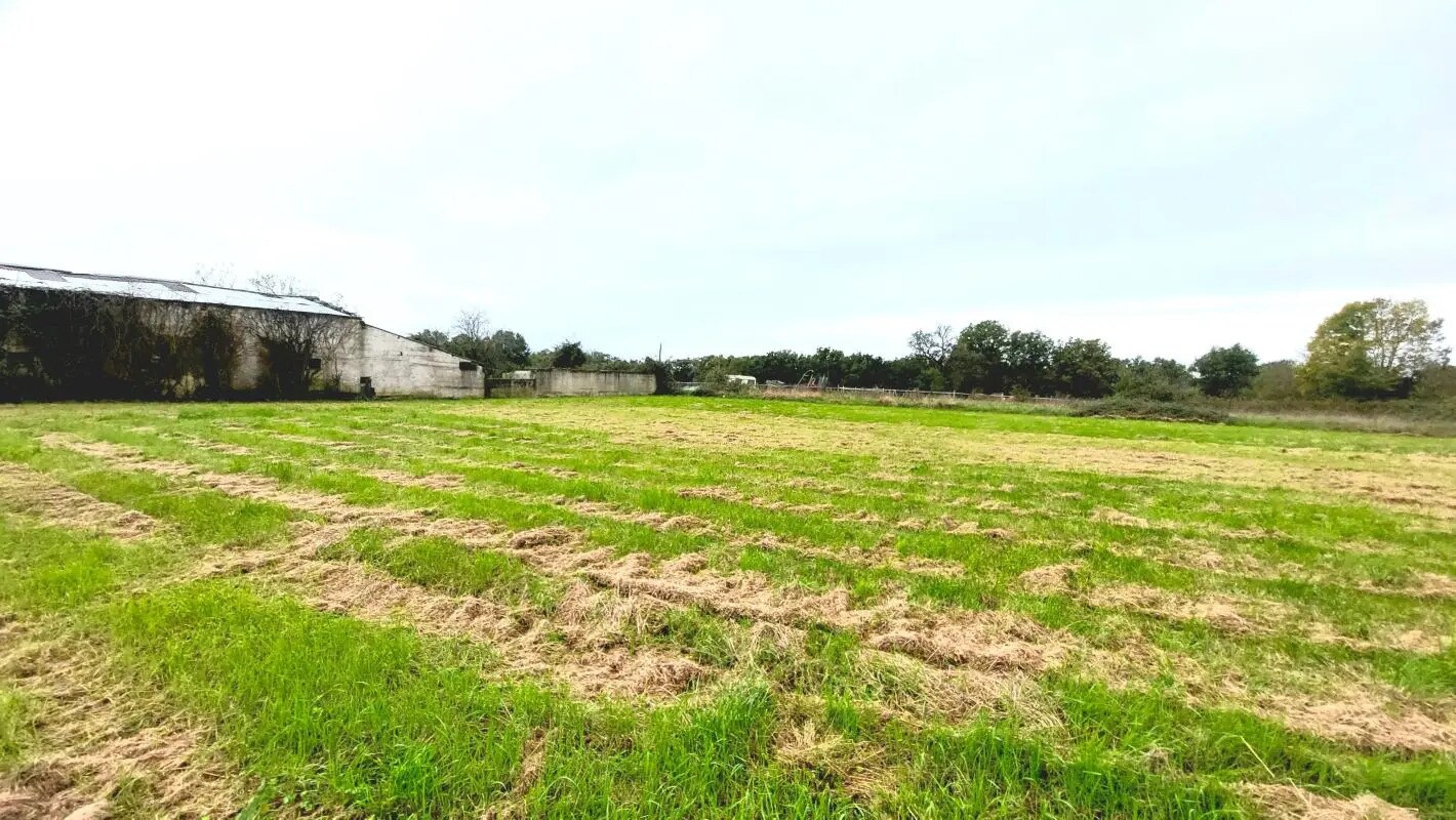 Terrain dans Archigny à vendre Photo de l’immeuble– Image 1 sur 3