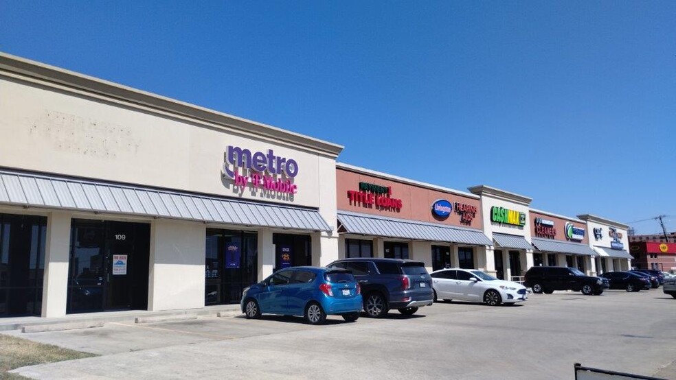 2501 S W S Young Dr, Killeen, TX à louer - Photo de l’immeuble – Image 1 sur 5