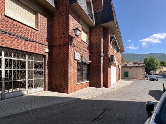 Immeuble residentiel dans La Adrada, Ávila à vendre - Photo de l’immeuble – Image 1 sur 1