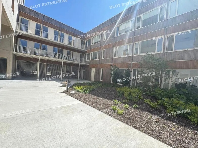 12 Bis Rue Gaëtan Rondeau, Nantes à louer - Photo de l’immeuble – Image 2 sur 14