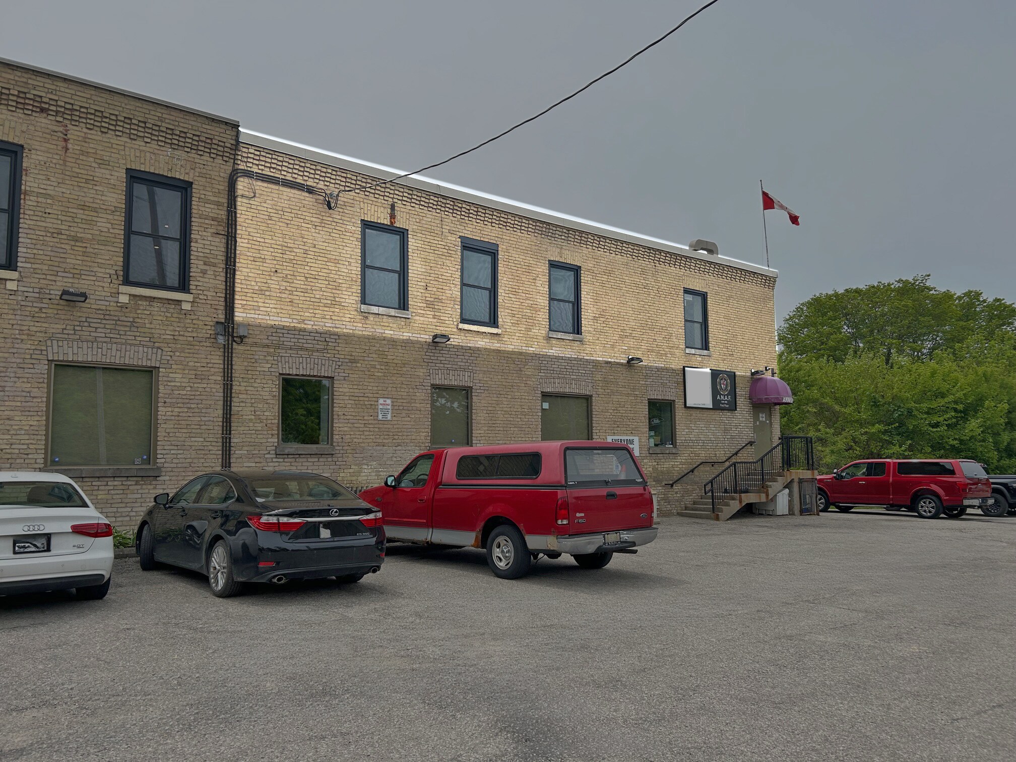 649 Colborne St, London, ON à louer Photo de l’immeuble– Image 1 sur 8
