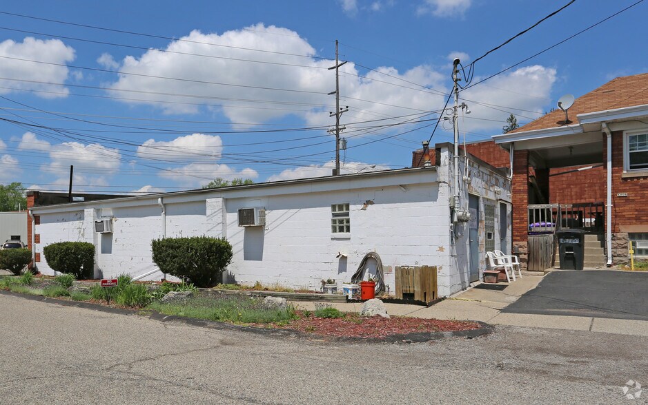 8000-8004 Blue Ash Rd, Cincinnati, OH à vendre - Photo de l’immeuble – Image 2 sur 14