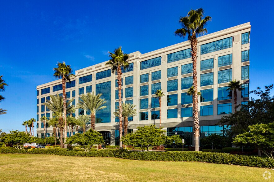 5426 Bay Center Dr, Tampa, FL à louer - Photo principale – Image 1 sur 11