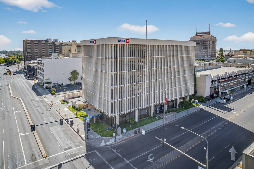 1221 Van Ness Ave, Fresno, CA à vendre - Photo de l’immeuble – Image 2 sur 10