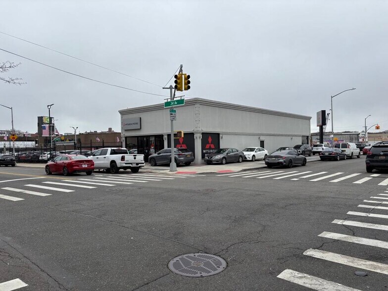 45-19 34th ave, Long Island City, NY à louer - Photo de l’immeuble – Image 3 sur 5