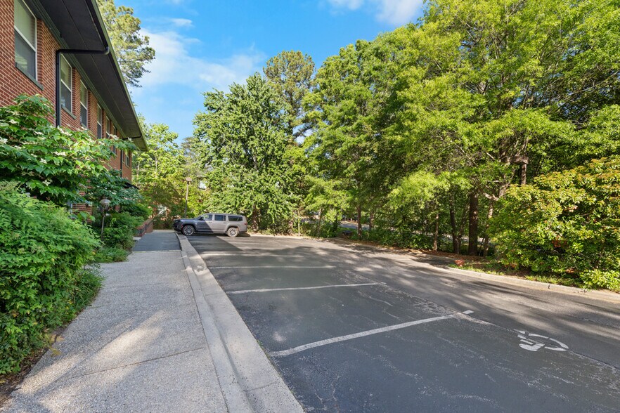 180 Providence Rd, Chapel Hill, NC à louer - Photo de l’immeuble – Image 3 sur 5