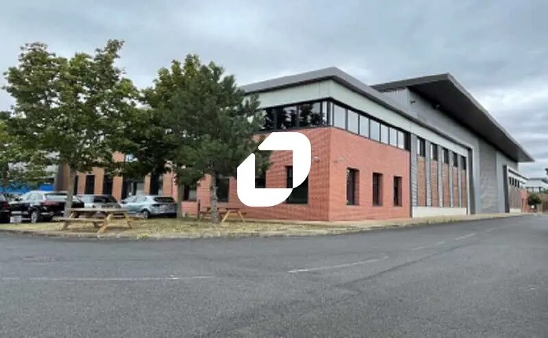 Bureau dans Villeneuve-la-Garenne à louer - Photo de l’immeuble – Image 1 sur 7